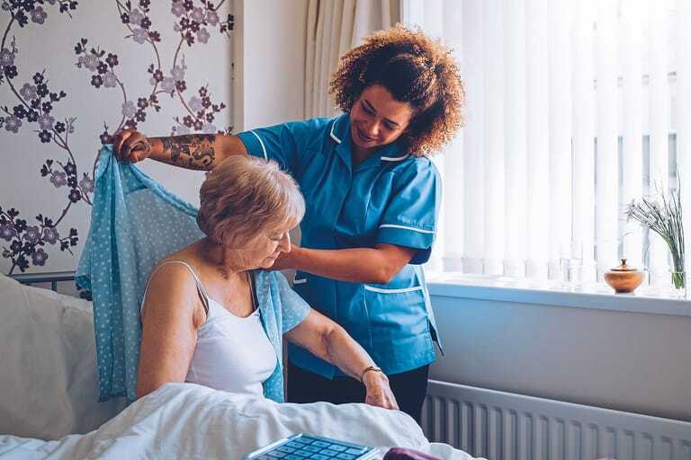 Auf der Altenpflegemesse 2026 in Essen rückt die Deutsche Gesellschaft für Hauswirtschaft das Thema Wäschepflege in stationären Einrichtungen in den Fokus.