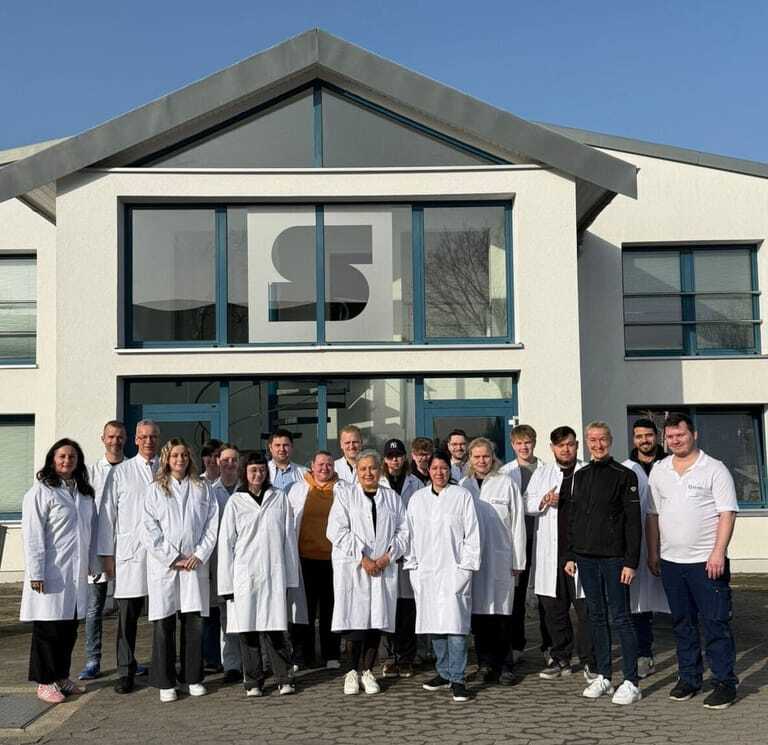 Die angehenden Textilreiniger zu Besuch bei der Wäscherei Seidel GmbH.