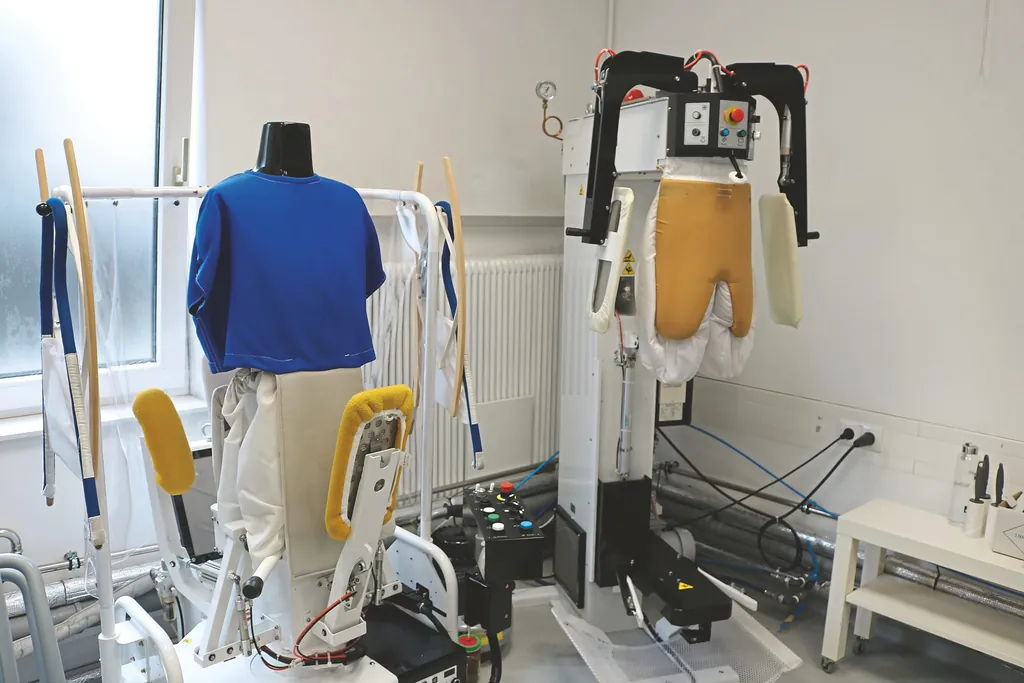 Sankosha Formfinisher bringen Hosen und Oberteile nach der&nbsp;Reinigung wieder exakt in Form.