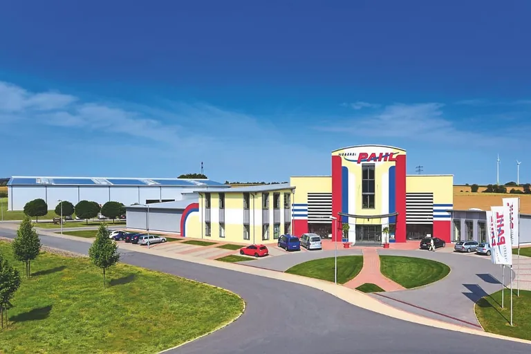 Der Standort der Weberei Pahl in Külsheim: Von hier aus steuert das Unternehmen Produktion, Logistik und Vertrieb für den europäischen Markt.