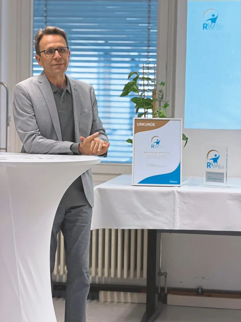 Joachim Tschocke, Geschäftsbereichsleiter Dienstleistungen am Universitätsklinikum Freiburg, sprach als erster zum Publikum und bedankte sich beim gesamten Team.