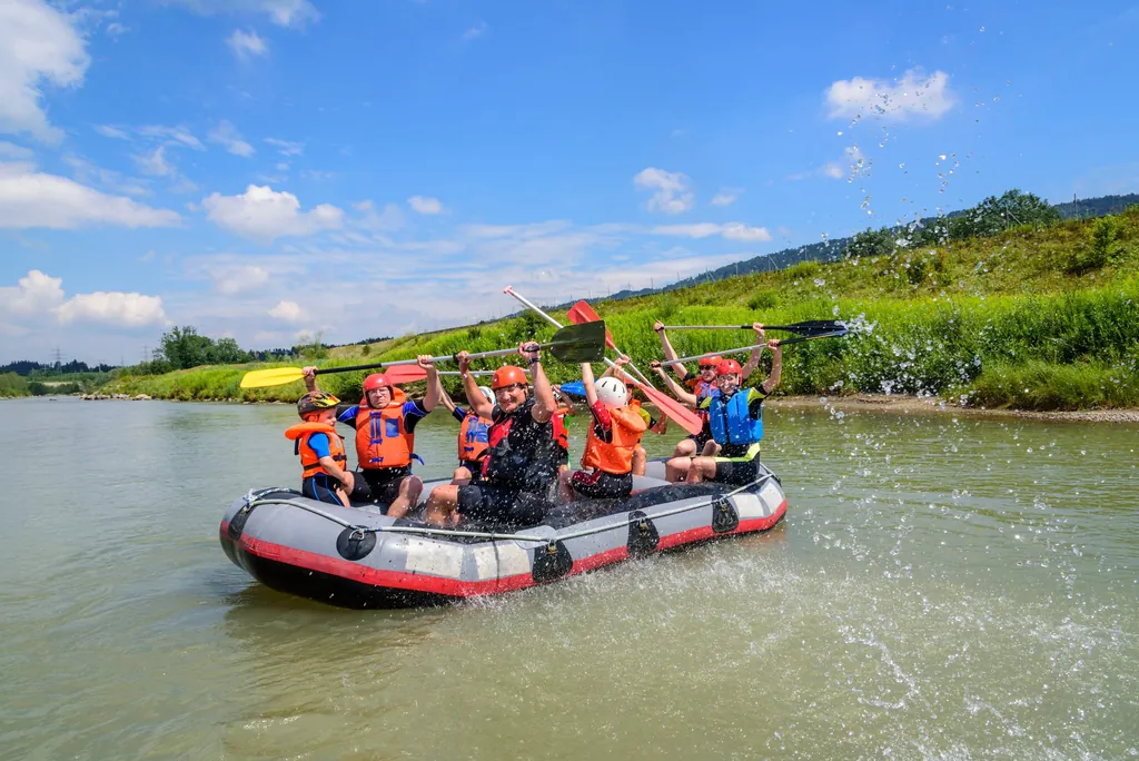 Teamausflug mit Rafting-Tourauf der Iller für mehr Motivation und ein gutes Betriebsklima.