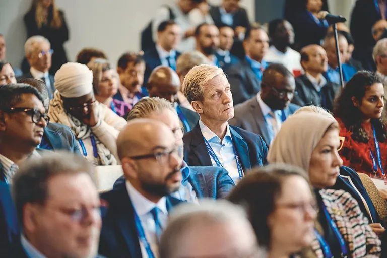 Im Fokus der Cotton Conference 2026: Wie Materialwahl und Veredelungsprozesse Mikroplastik-Emissionen beeinflussen.