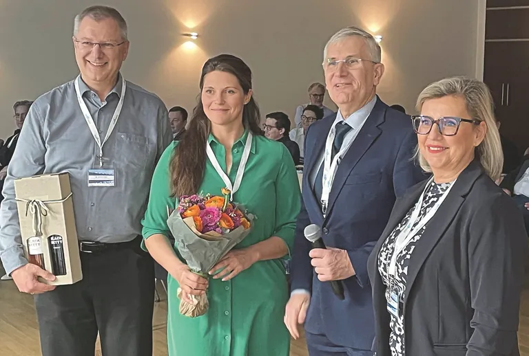 Dr. Arno Sorger (v.&thinsp;li.) und Gabriela Steiner erhielten Dank f&uuml;r den gelungenen Vortrag von Franz Lang und Martina Kornfeld, Landesinnungsgesch&auml;ftsf&uuml;hrerin.