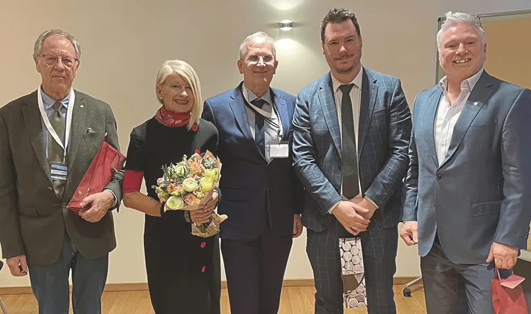 Auf dem Podium diskutierten zum Thema &bdquo;Schadensf&auml;lle&ldquo; (v.&thinsp;l.i): Ing. Michael Knausz (Sachverst&auml;ndiger), Maria Bischoff (EFIT), Franz Lang, Lucas Berndl und Robert Schwenk (Vorsorgeberater der Wiener St&auml;dtischen Versicherung).