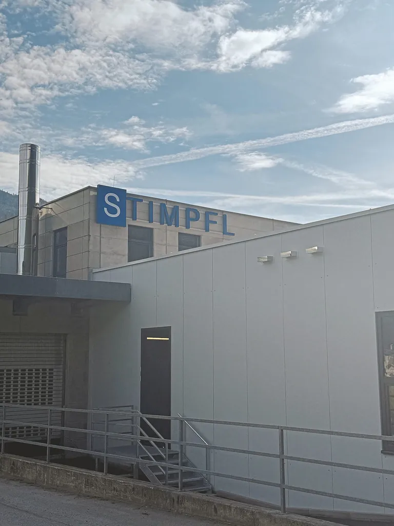 Stimpfl Textile Care Aussenansicht mit Kamin