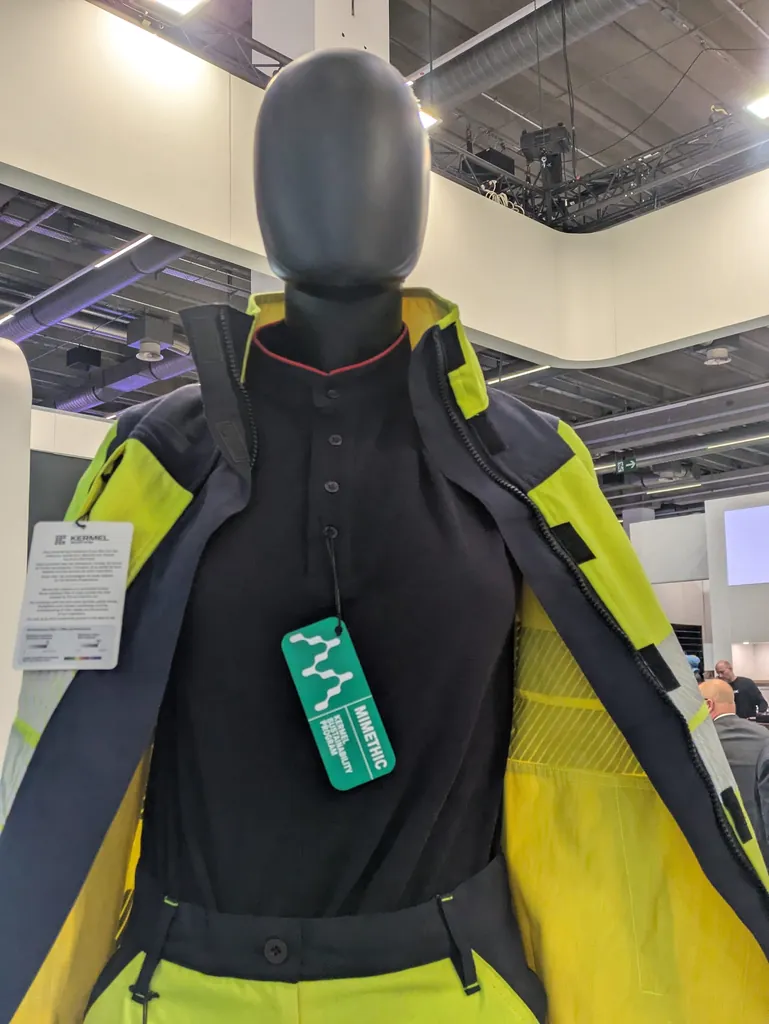 Hochwertige Kevlar-Fasern werden in&shy;zwischen recycelt und f&uuml;r die Herstellung von Schutzkleidung wiederverwendet.