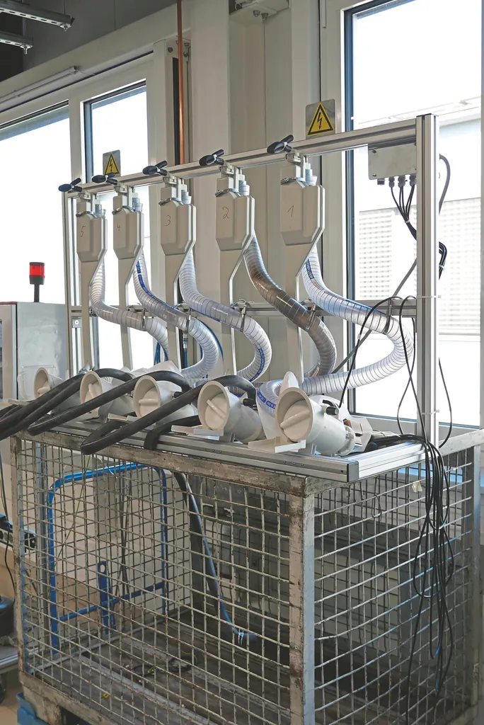 Wichtige Bauteile wie Pumpen werden in einem integrierten Labor auf eine Betriebsdauer von 30.000 Stunden getestet.