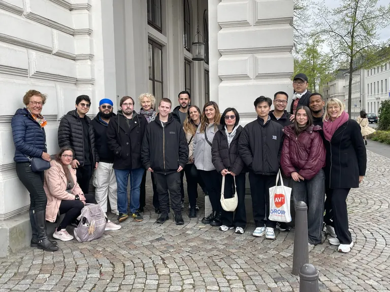 Auszubildende und Referenten tauschten sich in Oldenburg über Fachthemen und Prüfungsinhalte aus.