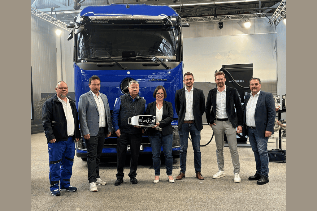 Bardusch nimmt ersten vollelektrischen Sattelzug in Betrieb