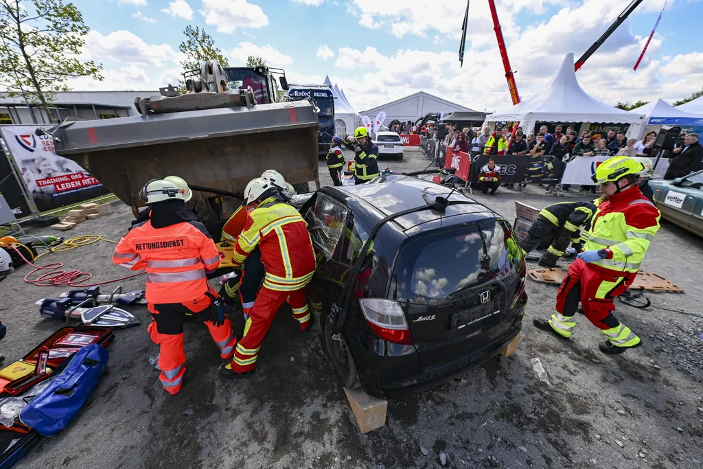 Die Einsatz&uuml;bungen und Live-Demonstrationen z&auml;hlten zu den stark frequentierten Programmpunkten.
