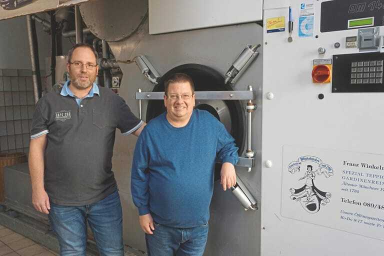 Die Br&uuml;der Franz und Robert Winkelmaier leiten die Teppich- und Gardinenreinigung in elfter Generation.