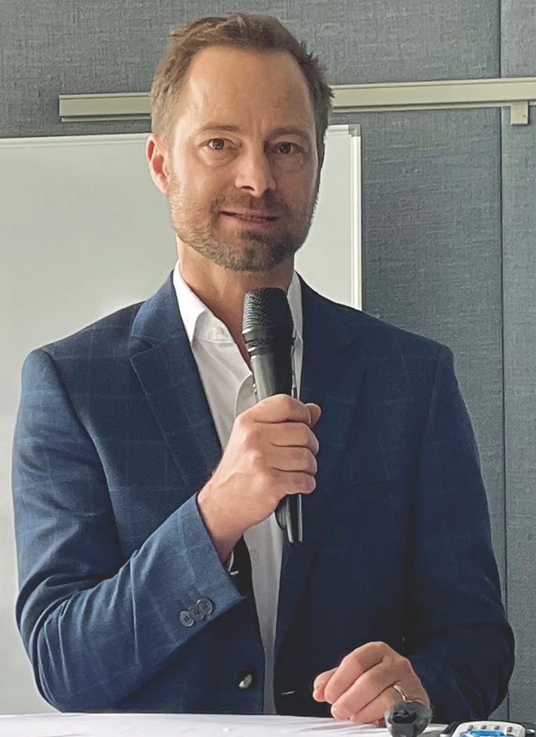 Christopher Veit begr&uuml;&szlig;te in Doppelfunktion: Als Hausherr und Veit-Gesch&auml;ftsf&uuml;hrer sowie als DTB-Vorstandsvorsitzender.