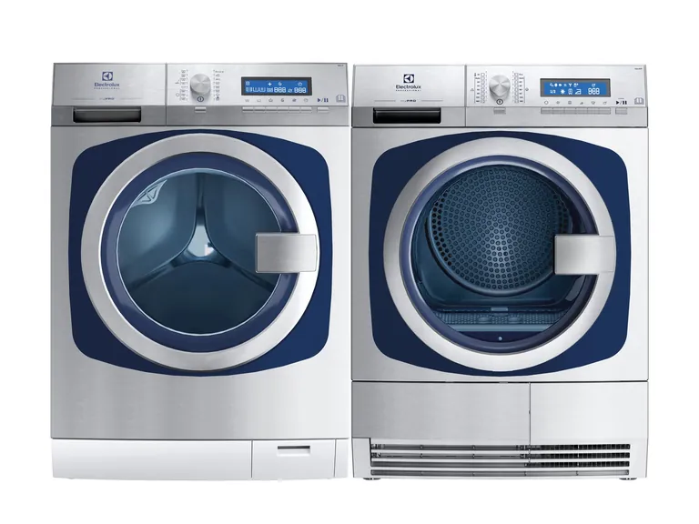 Zwei Maschinen der Firma Electrolux, die auf der EXPOdetergo 2026 ausgestellt werden.
