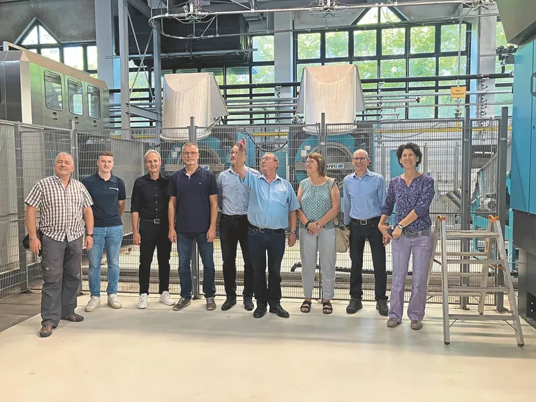 Die Mitglieder des Industrie-Clubs Ressourceneffizienz beim Betriebsrundgang bei CHMS in Rödental.