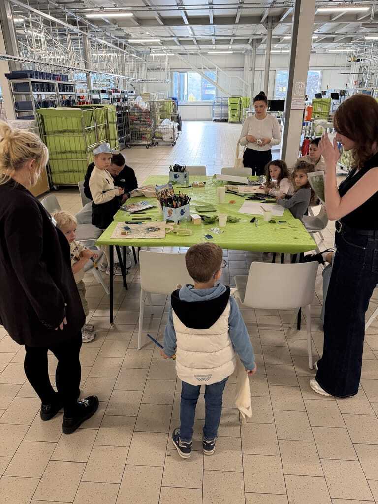 Malen, ausprobieren und entdecken: Bei den Mitmachstationen lernten die Kinder spielerisch verschiedene Aufgaben und Abläufe in einer Wäscherei kennen.